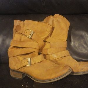 Steve madden womans leather boots size 9